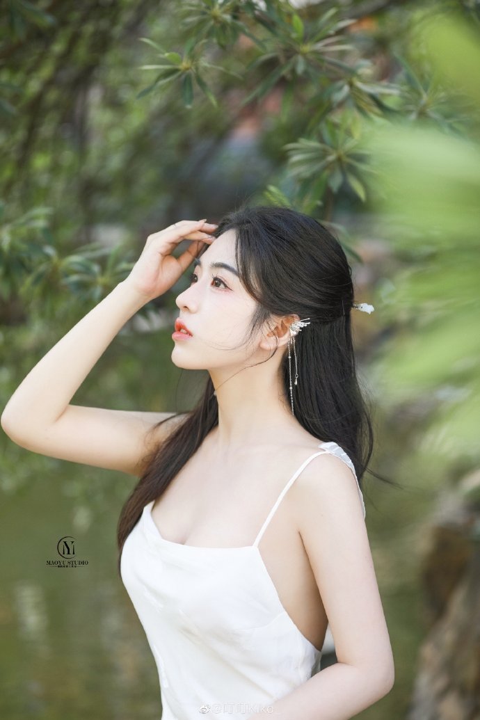 奇怪的她